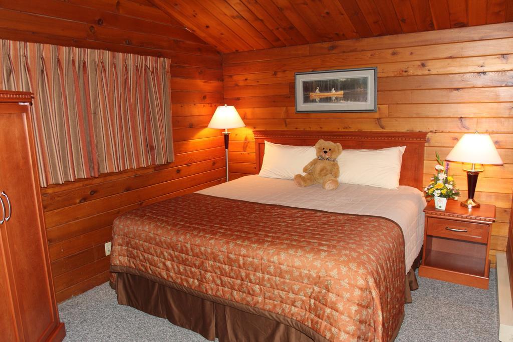كاملوبس Lac Le Jeune Resort & Nature Centre الغرفة الصورة